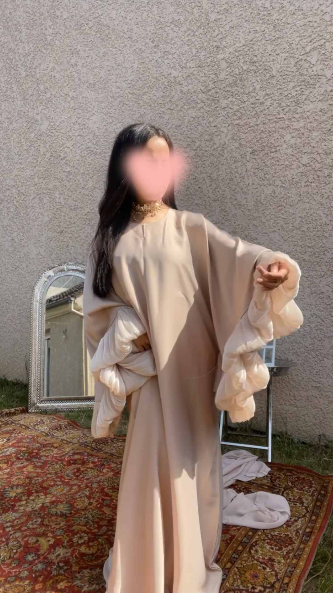Honey Abaya à Froufrou Beige Cintrée