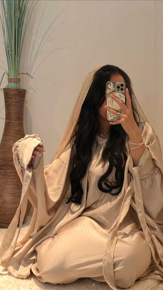 JADA- Abaya en Satin Doré Papillon et Sous-Robe