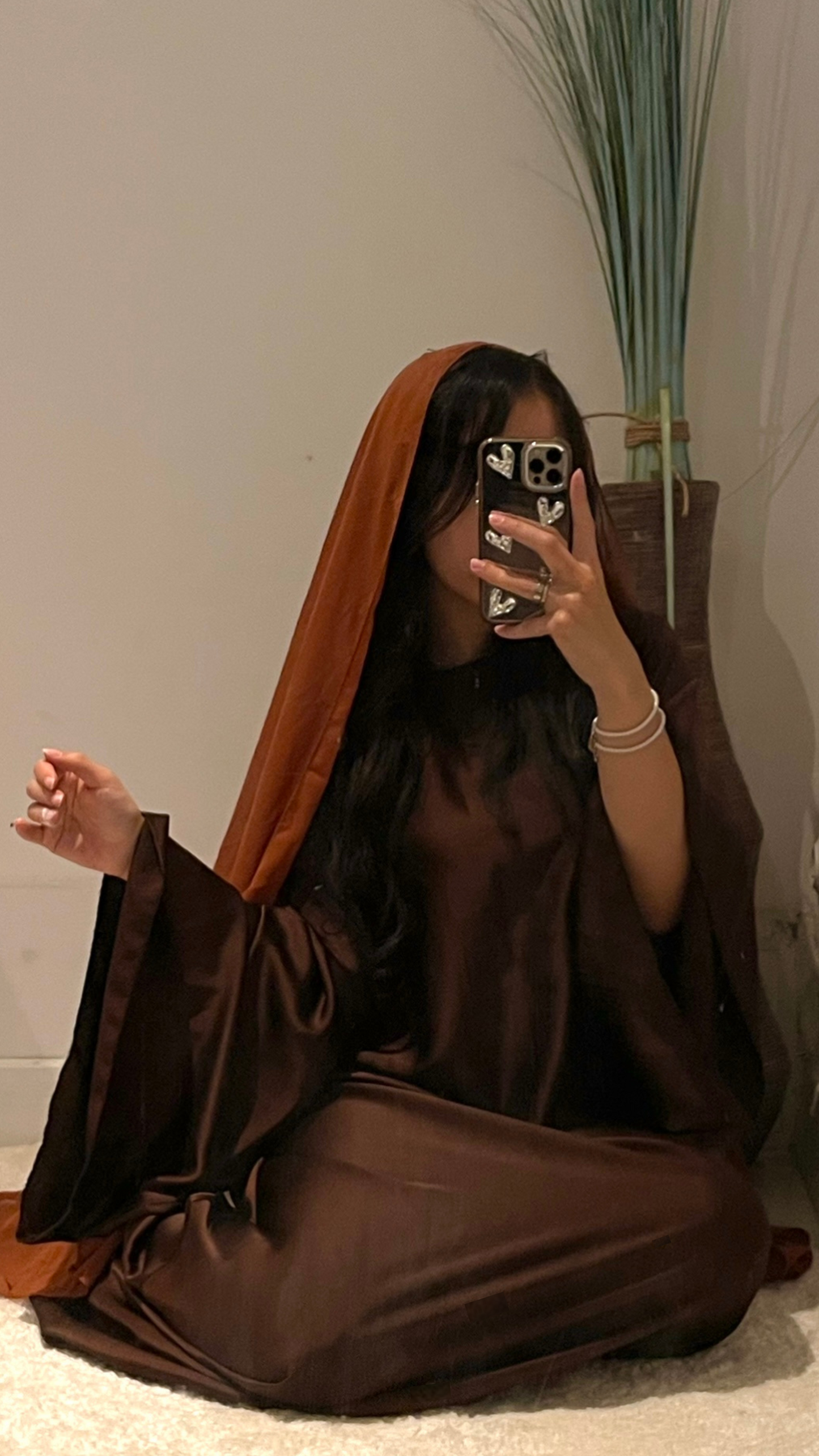 DIAMANT - Robe en Satin Marron à Manches Longues