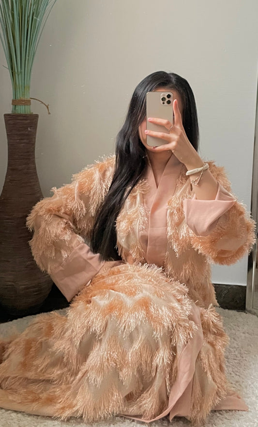 Princesse Peach - Abaya longue à plume / fourrure