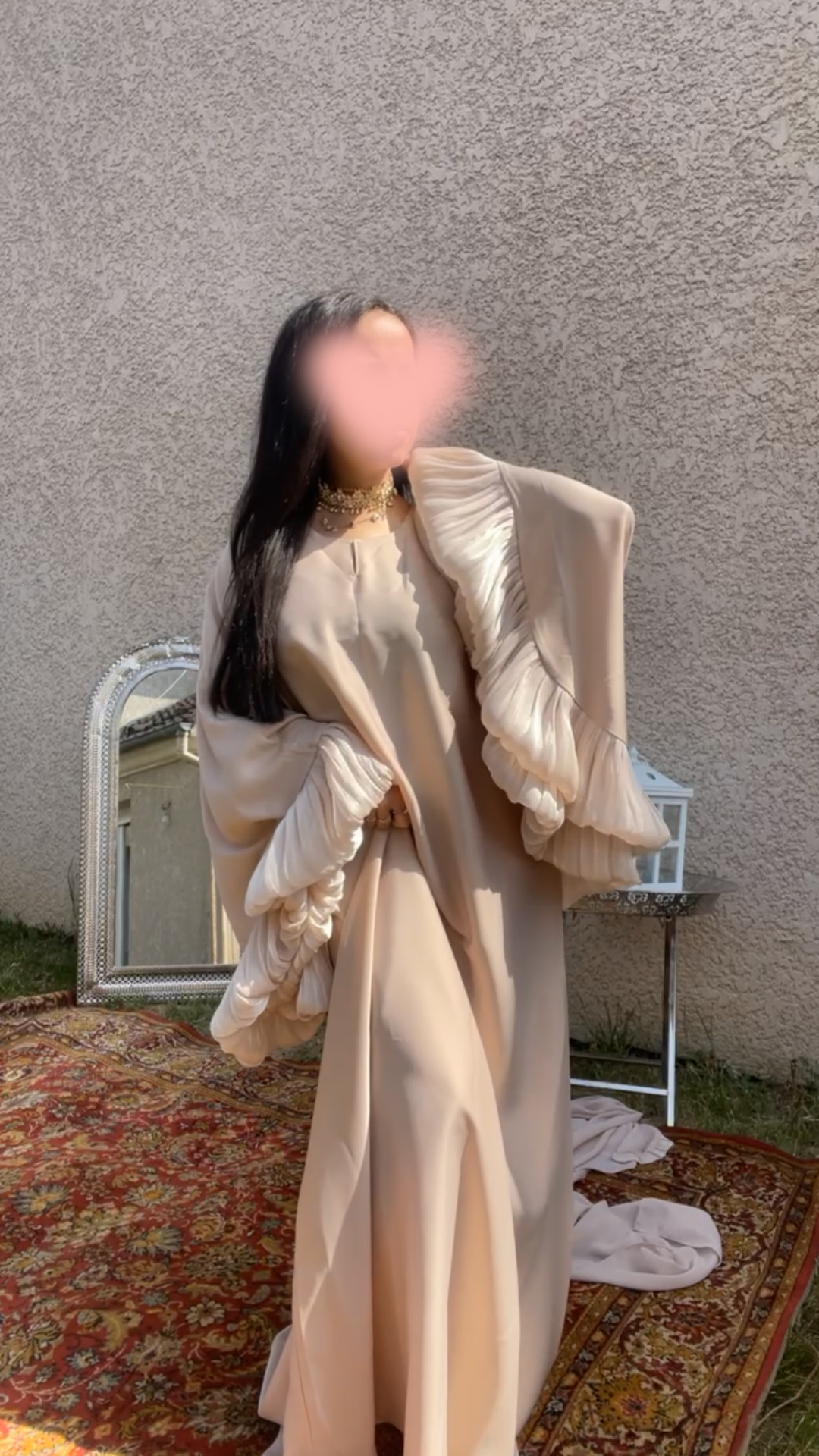 Honey Abaya à Froufrou Beige Cintrée